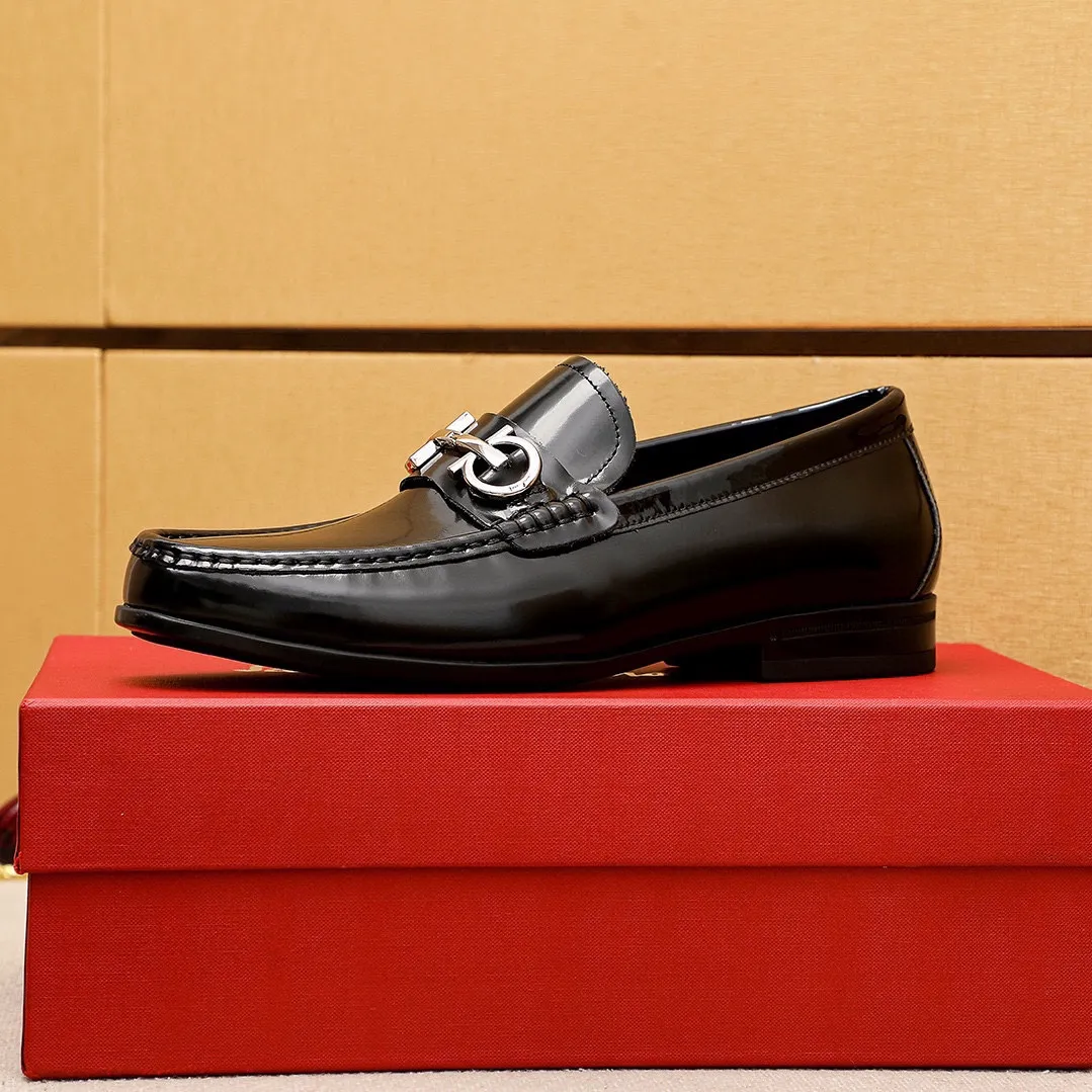 Men's shoes 💰480 💐 Product trademark: Ferragamo "Ferragamo" casual leather shoes Regular size: 38-44 (45🉑️customized) Product materials: Selected imported first-layer open-edge beaded cowhide leather upper + luxury hardware buckle, imported water-dyed cowhide leather lining. Strong three-dimensional visual effect, original outsole color: 4⃣️seed leather materials available